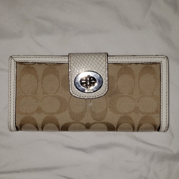 Coach Handbags - Coach Wallet